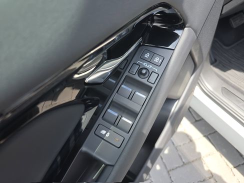 Certified 2025 Land Rover Range Rover Evoque S AWD/4WD image 20