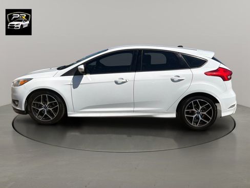 Used 2015 Ford Focus SE w/ SE Sport Package FWD image 2