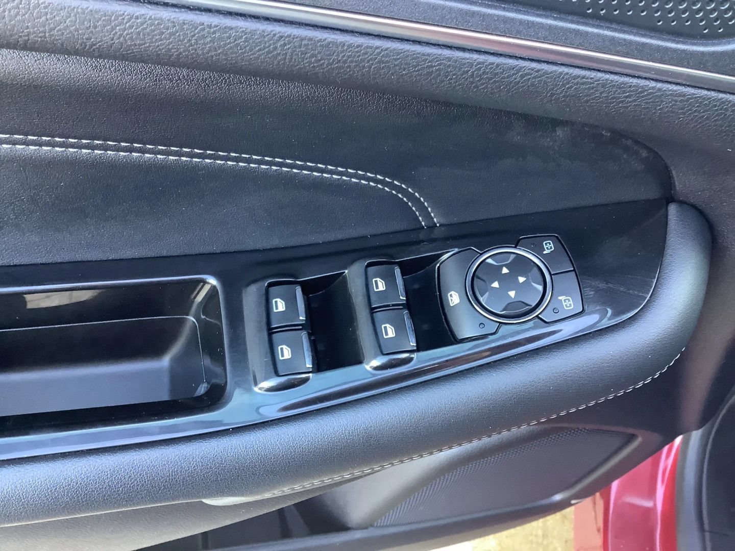 Used 2019 Ford Edge Titanium w/ Equipment Group 301A AWD/4WD image 28