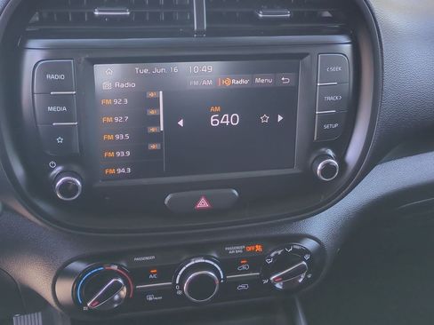 Certified 2023 Kia Soul LX w/ LX Technology Package FWD image 16