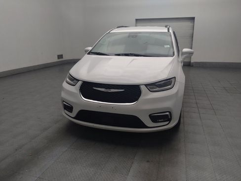 Used 2021 Chrysler Pacifica Touring-L FWD image 15