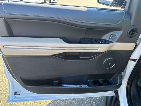 Used 2024 Ford Expedition Limited image 15