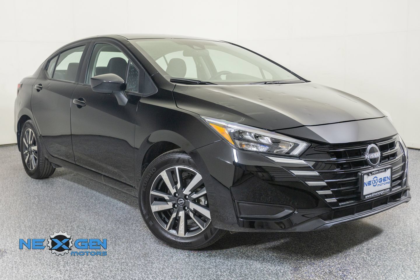 Used 2025 Nissan Versa SV w/ Trunk Package FWD image 1
