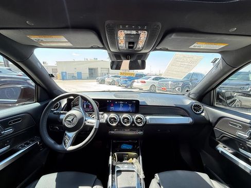 Used 2024 Mercedes-Benz GLB 250 4MATIC image 16