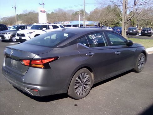 Used 2024 Nissan Altima 2.5 SV image 4
