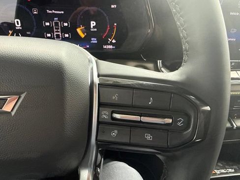 Used 2025 Chevrolet Colorado ZR2 AWD/4WD image 19