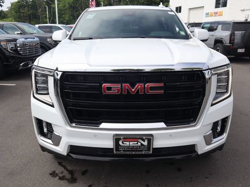 Used 2023 GMC Yukon XL SLE AWD/4WD image 3