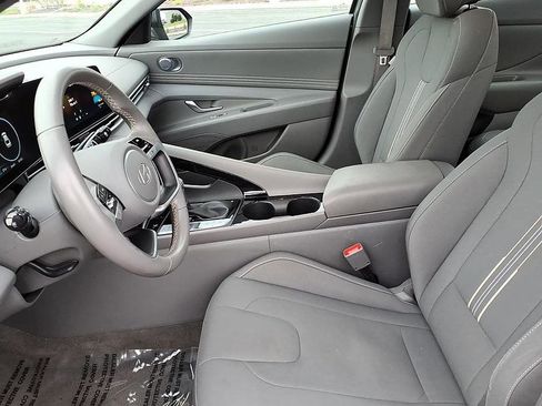 Used 2025 Hyundai Elantra SEL image 14