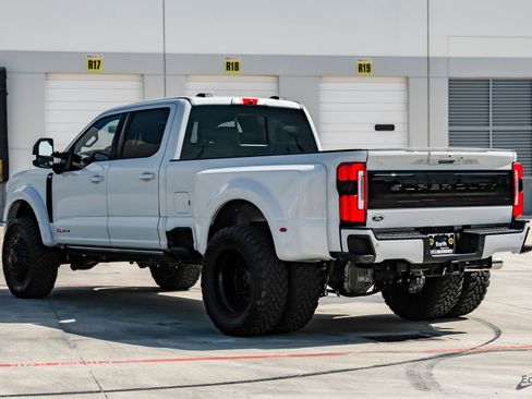 Used 2026 Ford F450 Platinum w/ FX4 Off-Road Package AWD/4WD image 14