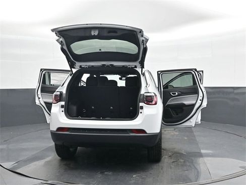 Used 2025 Jeep Compass Sport image 44