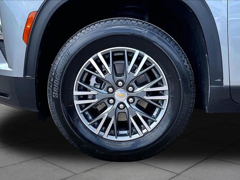Used 2024 Chevrolet Traverse LT FWD image 11