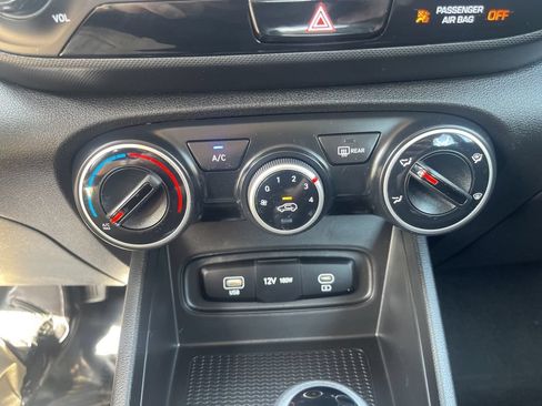 Certified 2023 Hyundai Venue SE w/ Cargo Package FWD image 23