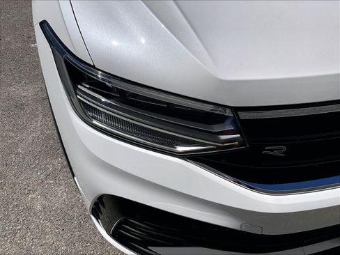 Certified 2023 Volkswagen Tiguan SE R-Line FWD image 26