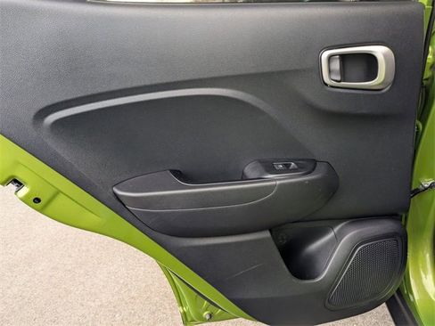 Certified 2022 Hyundai Venue SE image 28