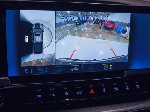 Used 2023 Chevrolet Silverado 1500 ZR2 w/ Technology Package image 15