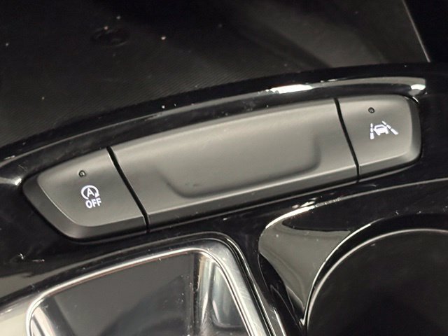 Used 2025 Chevrolet Trax LT w/ Sunroof Package FWD image 31