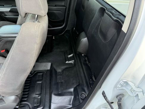 Used 2022 Chevrolet Colorado LT w/ Fleet Safety Package RWD image 13