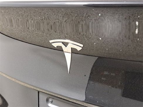 Used 2024 Tesla Model Y Long Range image 9