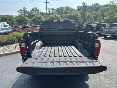 New 2025 GMC Canyon AT4 w/ Technology Plus Package image 32