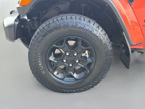 Used 2023 Jeep Gladiator Willys image 32