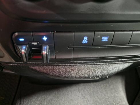 Used 2017 RAM 1500 Classic SLT AWD/4WD image 32