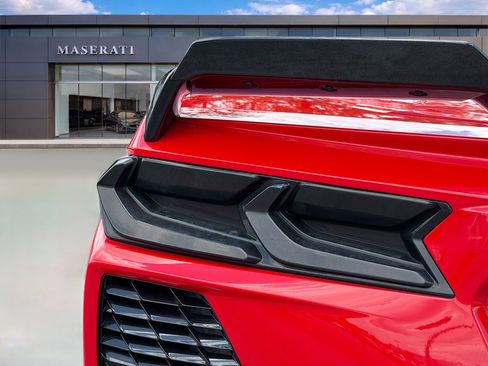 Used 2021 Chevrolet Corvette Stingray Convertible w/ Z51 Performance Package RWD image 10