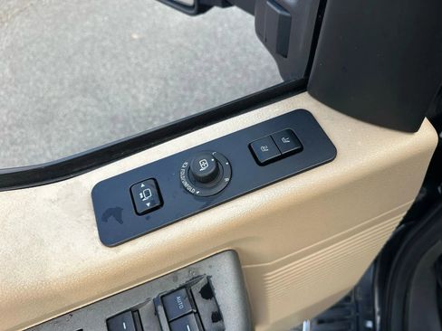 Used 2011 Ford F250 Lariat w/ Lariat Interior Pkg image 22