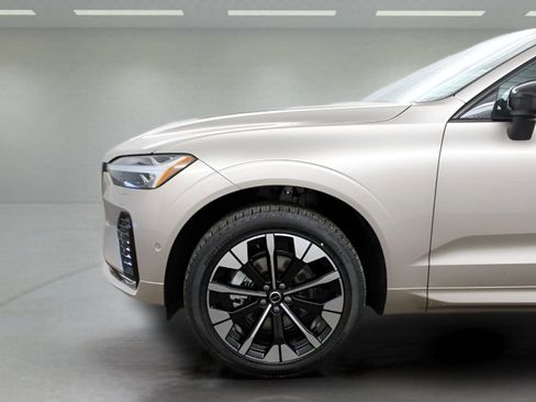 New 2026 Volvo XC60 B5 Plus w/ Protection Package Premier image 10