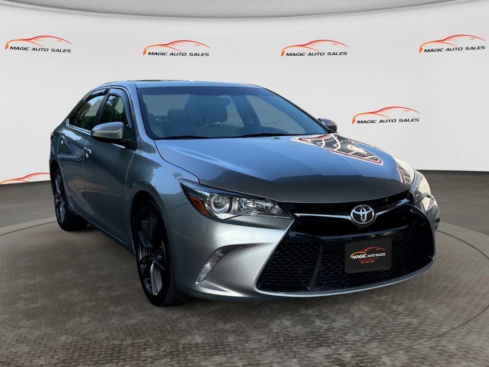 Used 2017 Toyota Camry SE FWD image 5