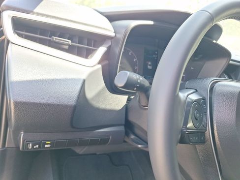 Used 2025 Toyota Corolla SE FWD image 18