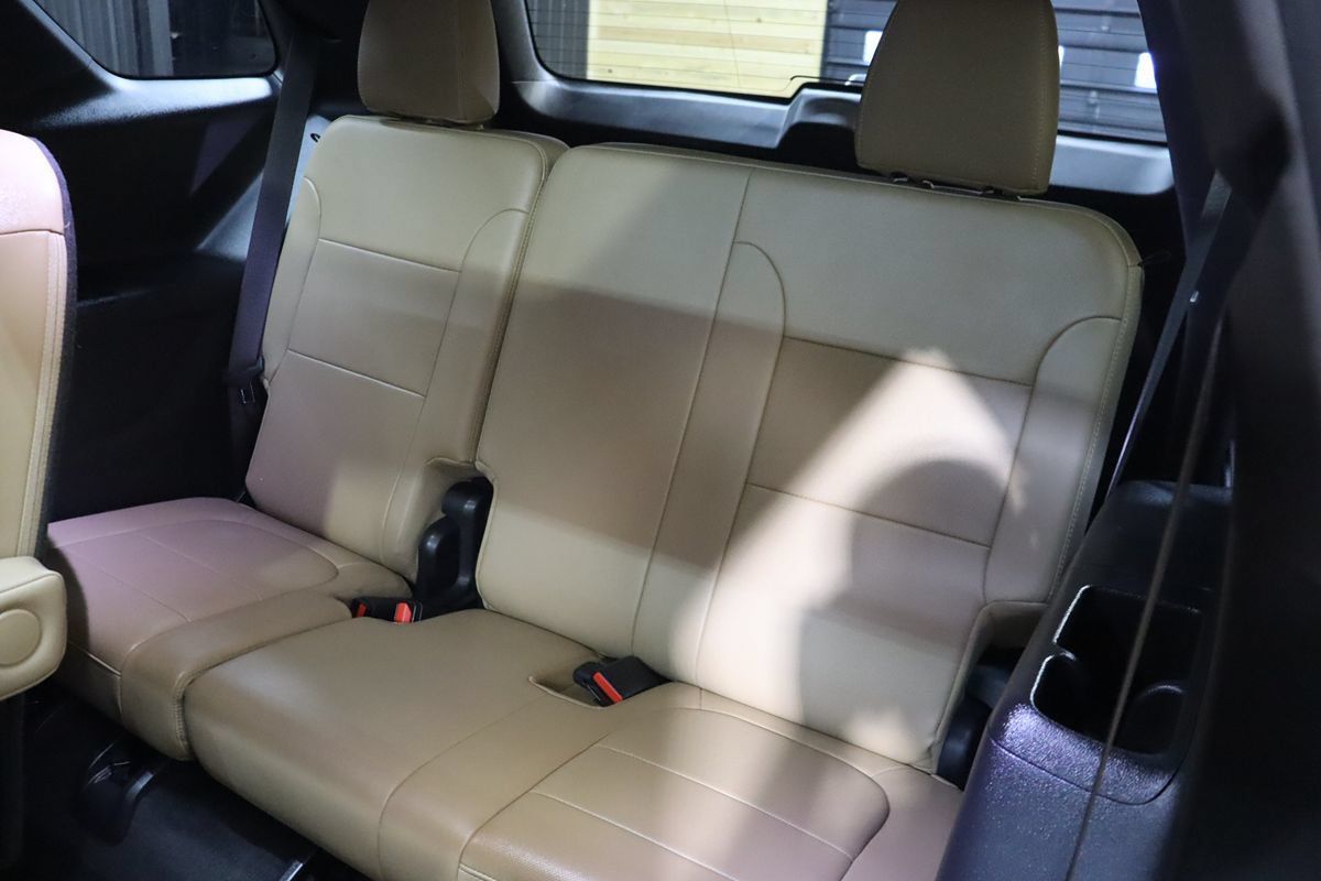 Used 2023 Chevrolet Traverse Premier FWD image 58
