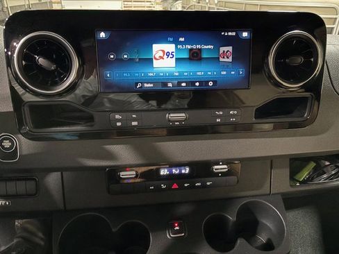 Used 2022 Mercedes-Benz Sprinter 3500 image 25