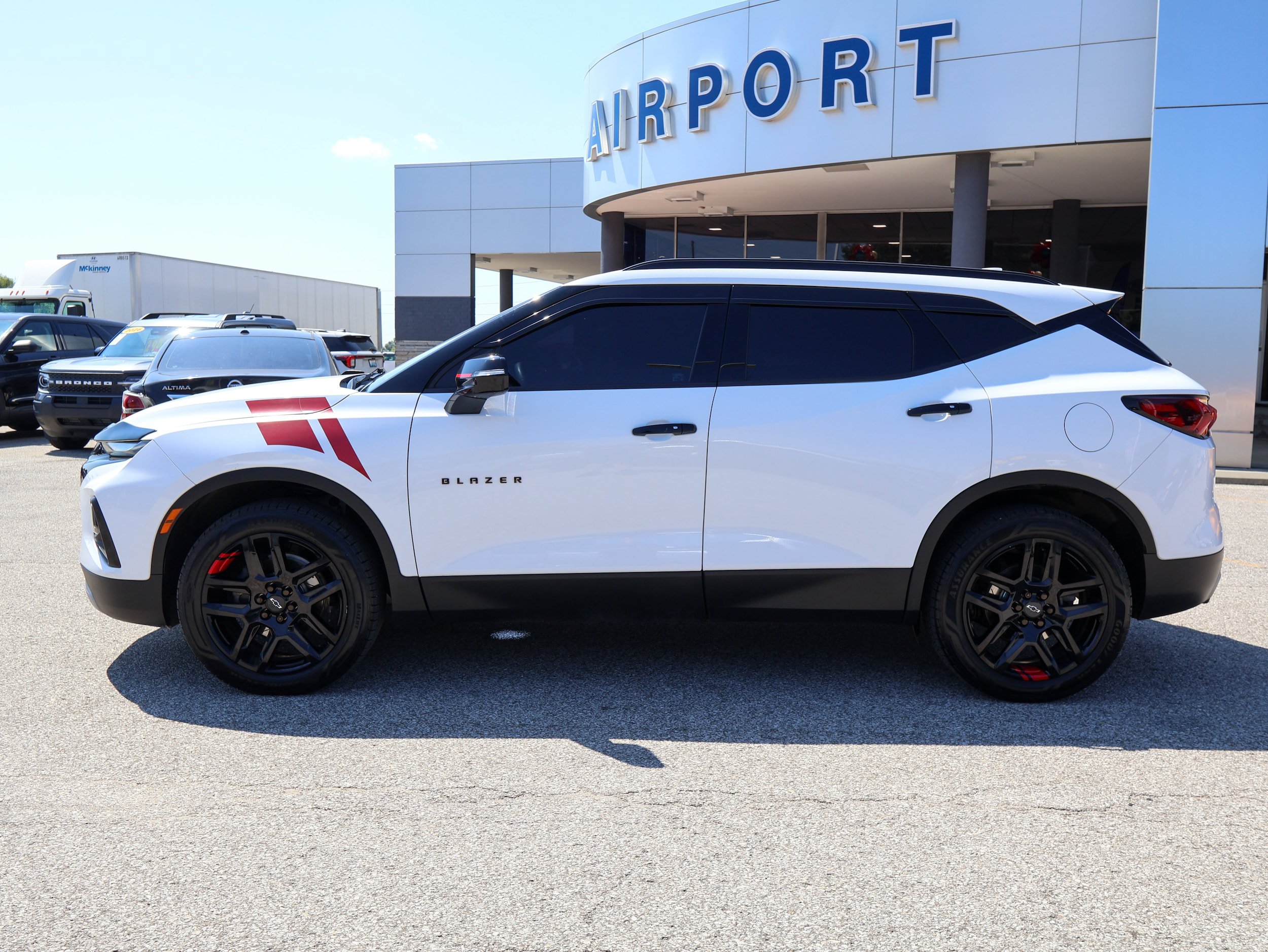 Used 2021 Chevrolet Blazer LT w/ Redline Edition FWD image 2