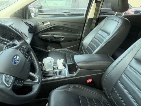 Used 2019 Ford Escape SEL image 3