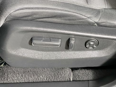 Used 2018 Honda CR-V EX image 16