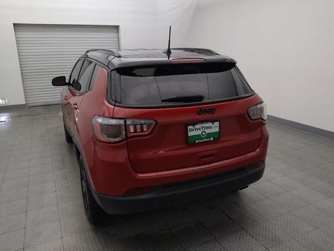 Used 2018 Jeep Compass Latitude w/ Popular Equipment Group FWD image 6