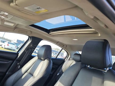 Used 2024 MAZDA MAZDA3 s FWD image 3