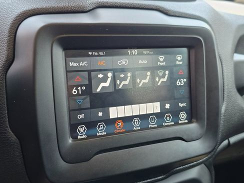 Used 2018 Jeep Renegade Latitude image 34