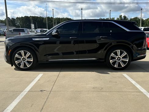 Certified 2025 Cadillac Escalade IQ Luxury 2 w/ LPO, Premium Carpet Package AWD/4WD image 9