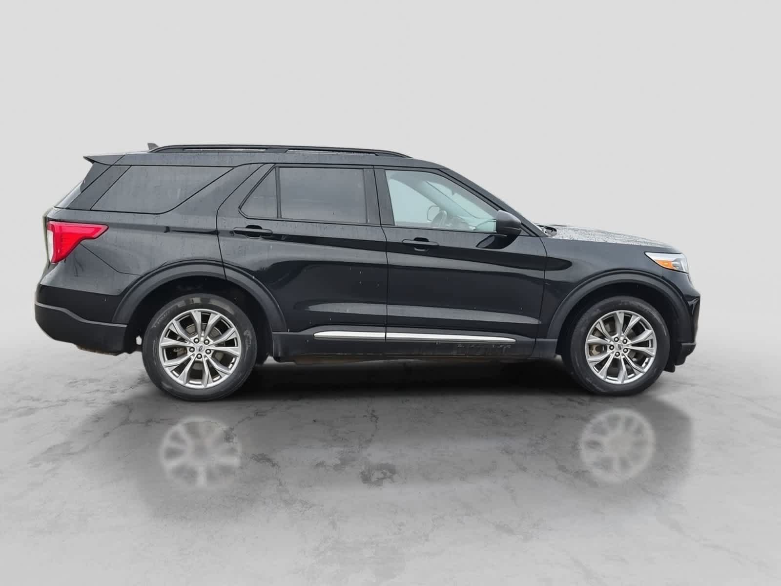 Used 2023 Ford Explorer XLT w/ Equipment Group 202A AWD/4WD image 9
