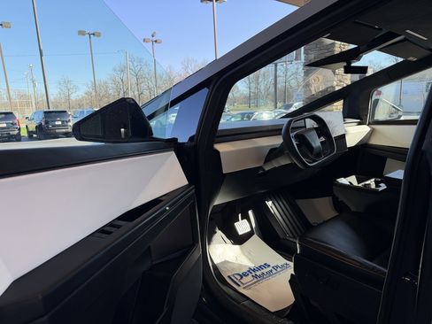 Used 2024 Tesla Cybertruck AWD Crew Cab image 2