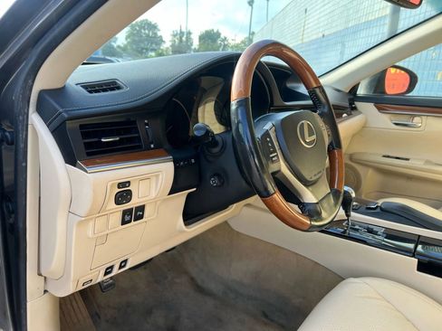 Used 2013 Lexus ES 300h w/ Luxury Pkg image 15
