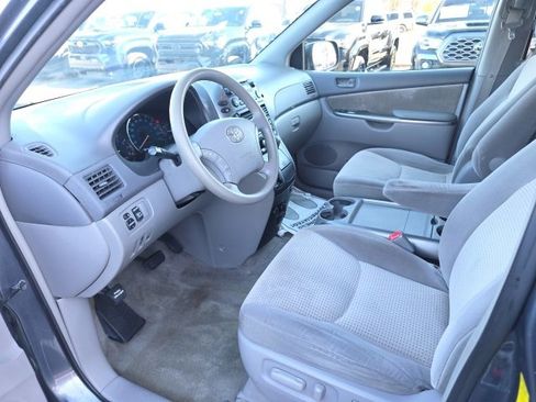 Used 2010 Toyota Sienna LE image 7