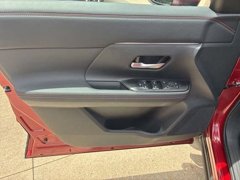 Used 2025 Nissan Kicks SR FWD image 19