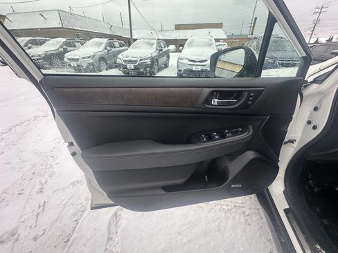 Used 2017 Subaru Outback 3.6R Limited image 12