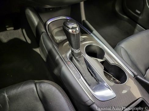 Used 2018 Chevrolet Malibu LT w/ Leather Package FWD image 19