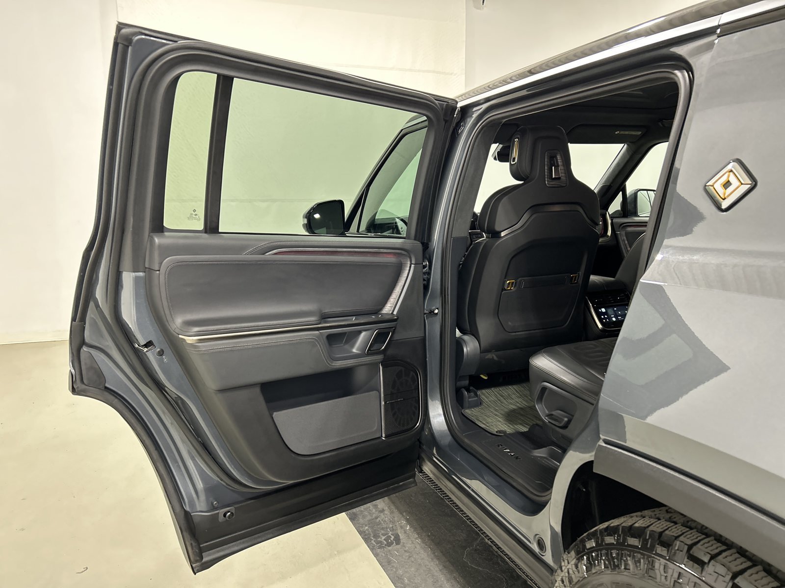 Used 2022 Rivian R1S Launch Edition Quad AWD/4WD image 17