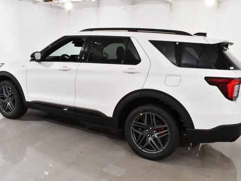 New 2026 Ford Explorer ST-Line w/ ST-Line Street Pack AWD/4WD image 15