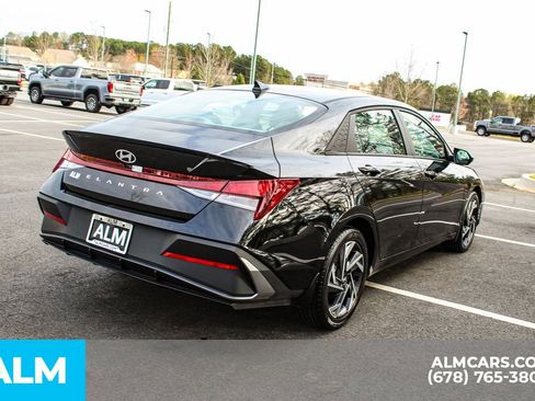 Used 2025 Hyundai Elantra Sport image 5