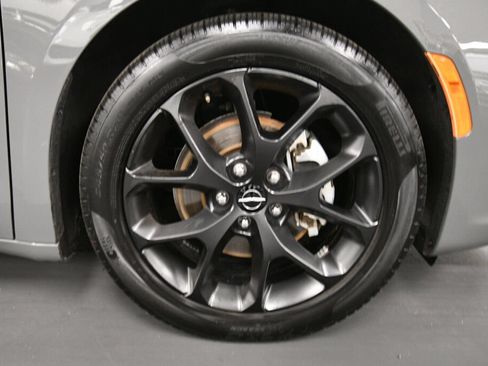 Used 2025 Chrysler Pacifica Limited FWD image 34